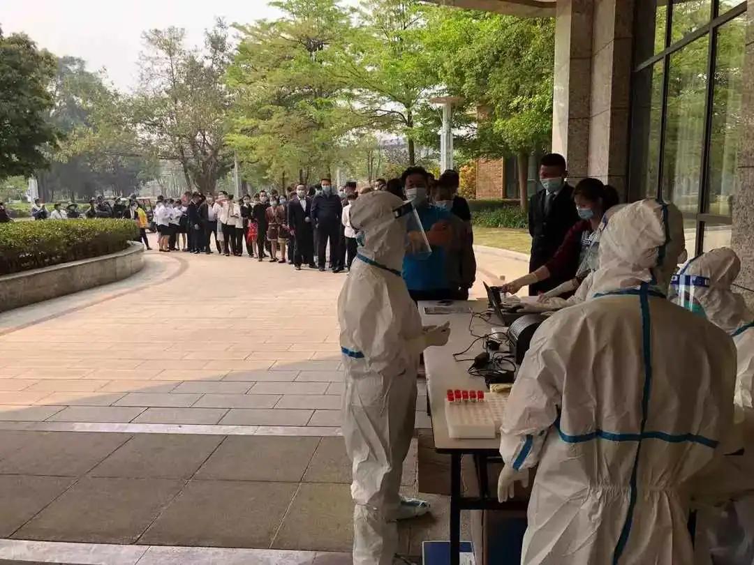 云南新发现本土确诊8例当天，瑞丽街头安静了，朋友圈却炸了