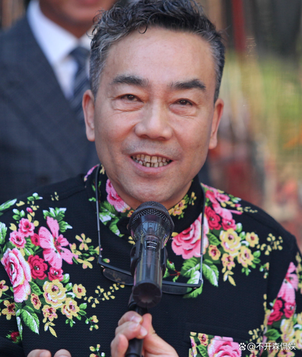 杨议妻子孟真首次正面回应婚姻现状，我们没有离婚，但也没有住在一起