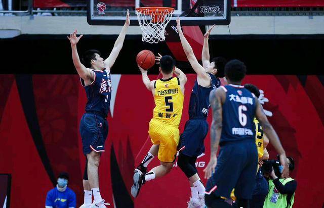 17-18赛季辽宁vs新疆，那场让全中国篮球迷都坐不住的对决